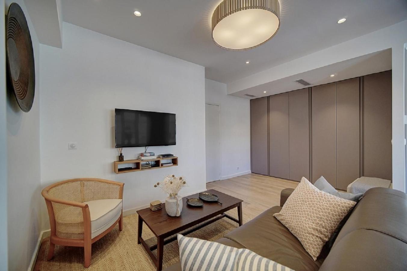 Magnifique 3 Pieces Renove Cannes Centre 'Banane' Avec Veranda ! A2B88 Экстерьер фото